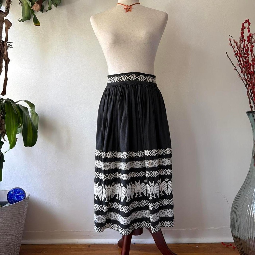 Vintage 70s Black Boho Whimsygoth Aztec Embroidered Cotton Midi Skirt Small
